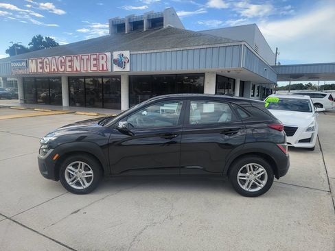 Used 2022 Hyundai Kona SE FWD image 2