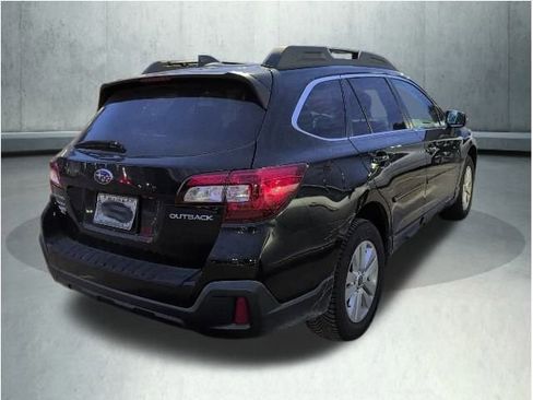 Used 2019 Subaru Outback 2.5i Premium image 7