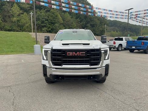 Used 2024 GMC Sierra 3500 Pro AWD/4WD image 2