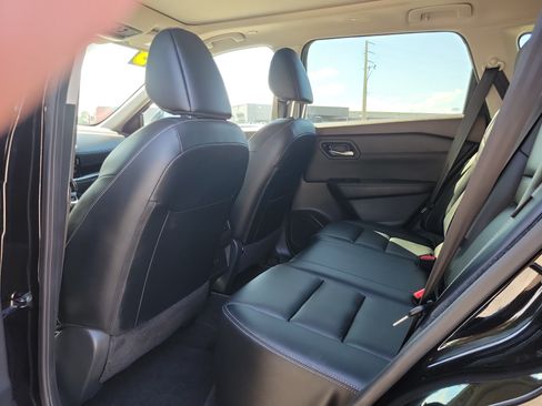 Used 2023 Nissan Rogue SL AWD/4WD image 10