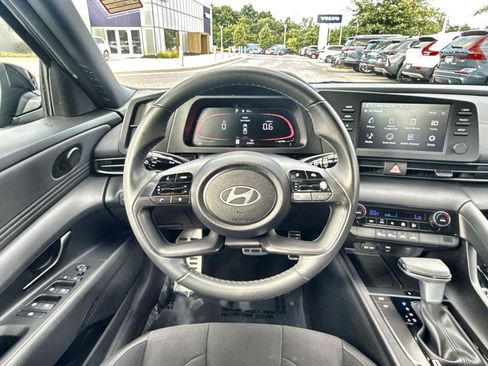 Used 2025 Hyundai Elantra Sport FWD image 16