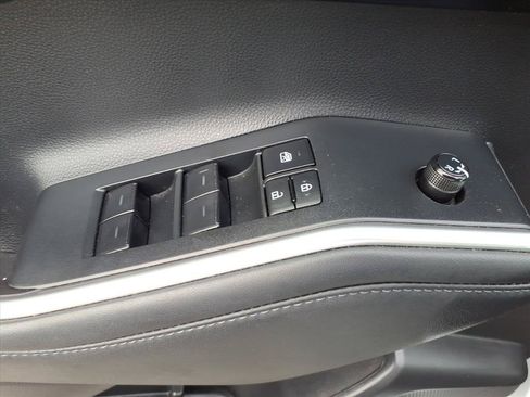 Used 2022 Toyota Highlander XLE AWD/4WD image 26