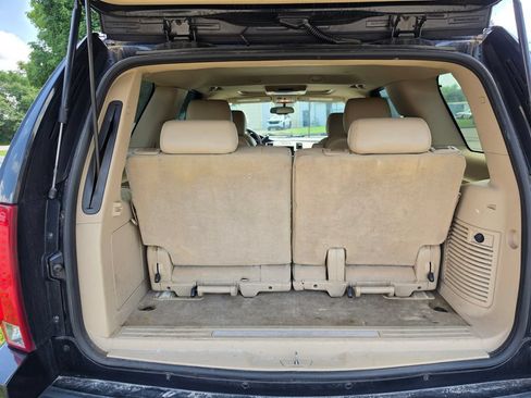Used 2011 Cadillac Escalade Premium AWD/4WD image 8