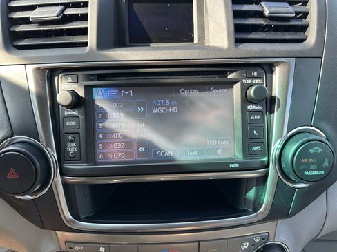 Used 2013 Toyota Highlander SE AWD/4WD image 12