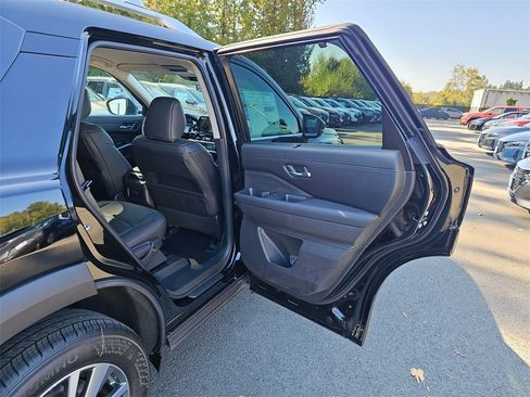 New 2025 Nissan Pathfinder SL w/ Cargo Package image 26