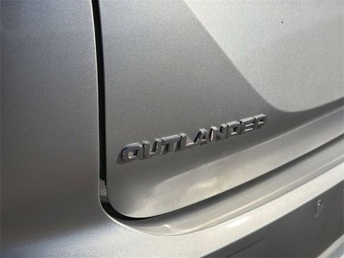 Used 2024 Mitsubishi Outlander SE image 31