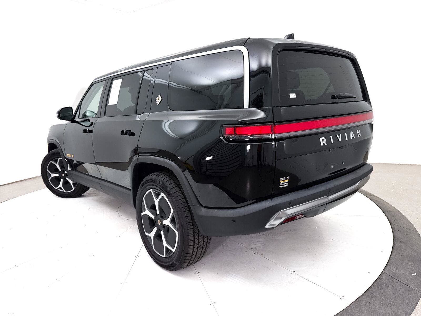 Used 2023 Rivian R1S Launch Edition Quad AWD/4WD image 2