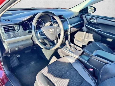 Used 2017 Toyota Camry SE image 9