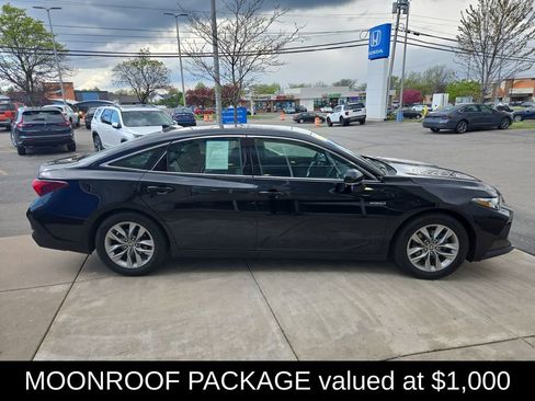 Used 2020 Toyota Avalon XLE w/ Moonroof Package FWD image 2