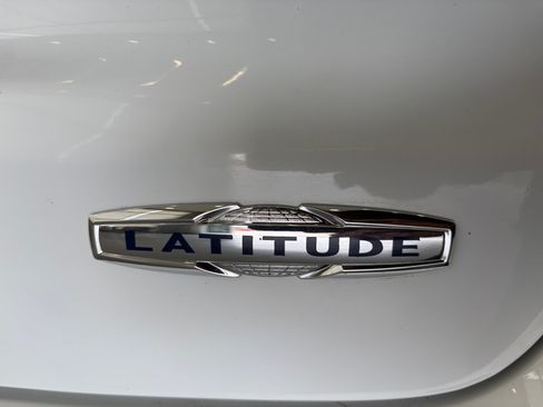 Used 2024 Jeep Compass Latitude AWD/4WD image 33