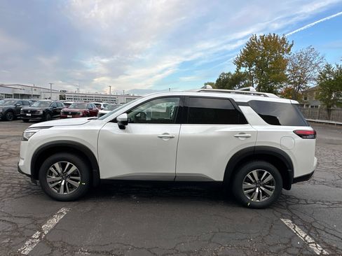 New 2025 Nissan Pathfinder SL image 7