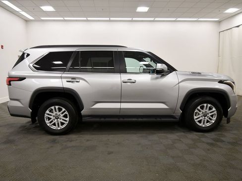 Used 2025 Toyota Sequoia SR5 AWD/4WD image 9