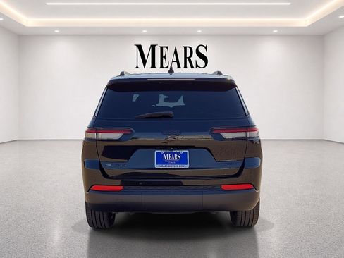 Used 2022 Jeep Grand Cherokee L Limited w/ Black Appearance Package AWD/4WD image 4