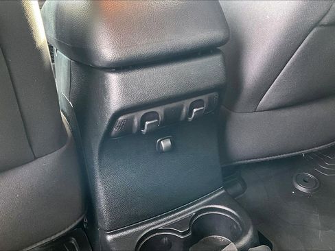 Used 2018 Jeep Wrangler Unlimited Sport w/ Connectivity Group image 33