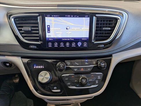 Used 2017 Chrysler Pacifica Platinum image 14