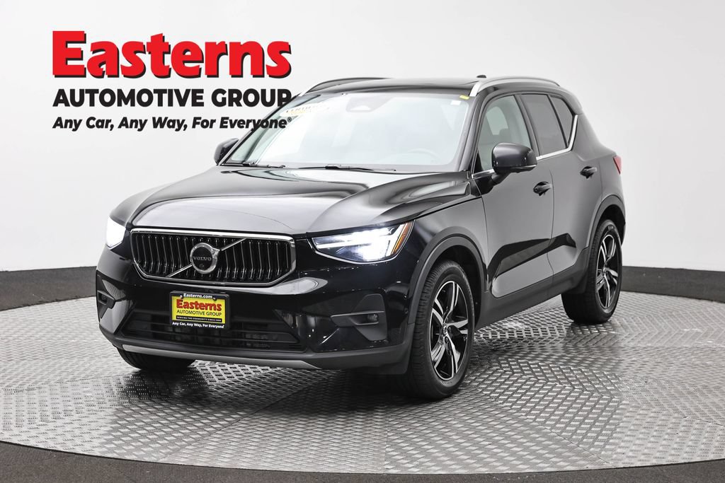 Used 2023 Volvo XC40 B5 Plus AWD/4WD image 1