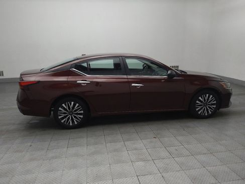 Used 2024 Nissan Altima 2.5 SV image 10