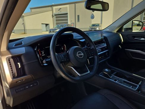 Used 2022 Nissan Pathfinder Platinum w/ Cargo Package image 2