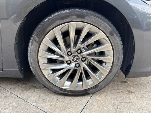 Used 2022 Lexus ES 300h w/ Accessory Package 2 FWD image 13