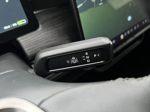 Used 2022 Rivian R1S Launch Edition image 32