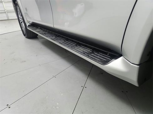 Used 2021 Nissan Armada SL w/ Captain's Chairs Package image 48