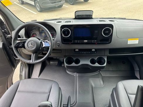 New 2025 Mercedes-Benz Sprinter 2500 image 12