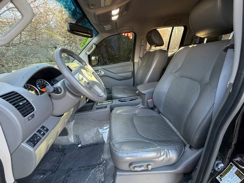 Used 2014 Nissan Frontier SL image 22