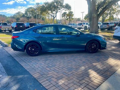 Used 2025 Toyota Camry SE image 6