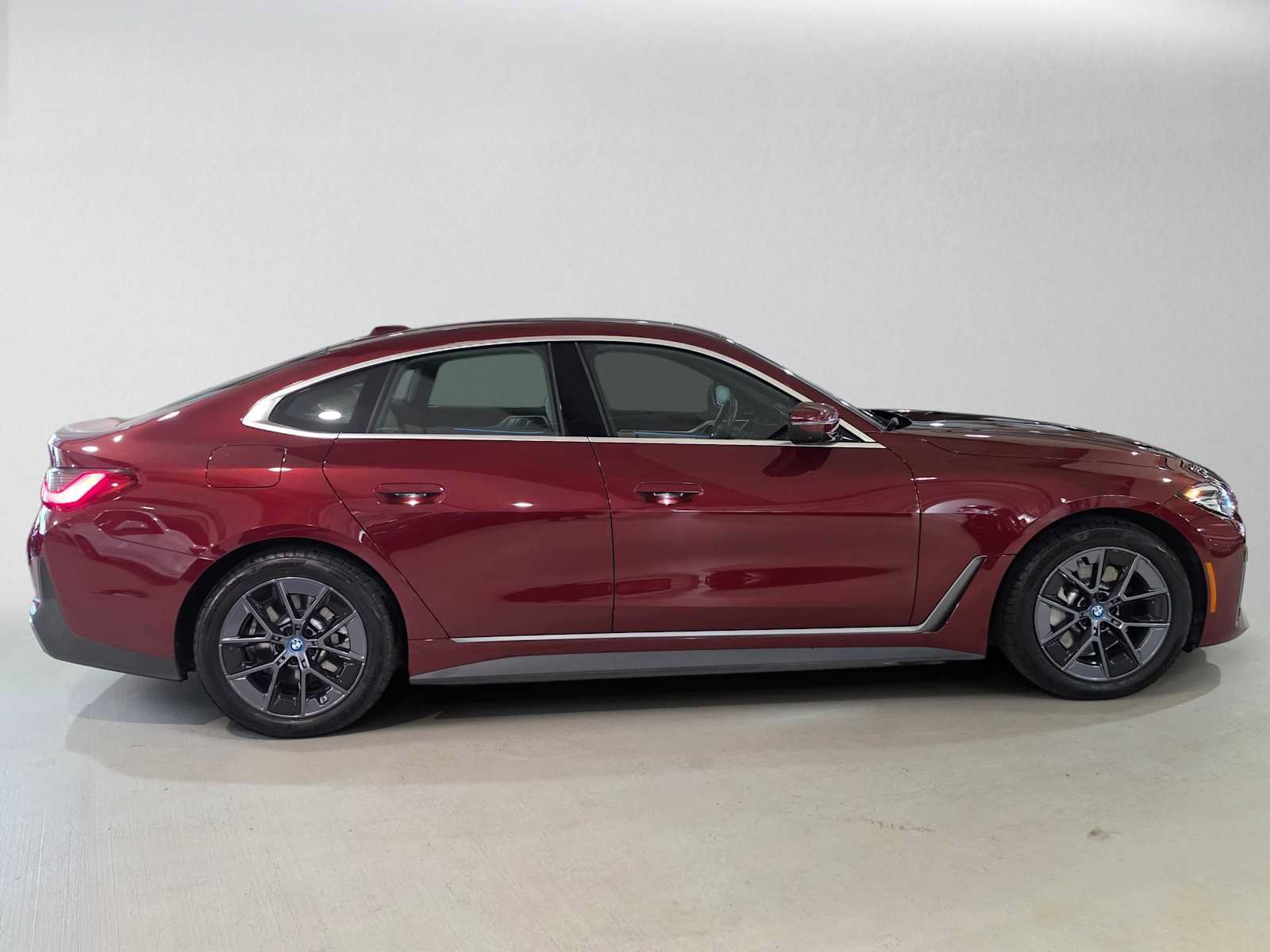 Used 2023 BMW i4 eDrive35 RWD image 2