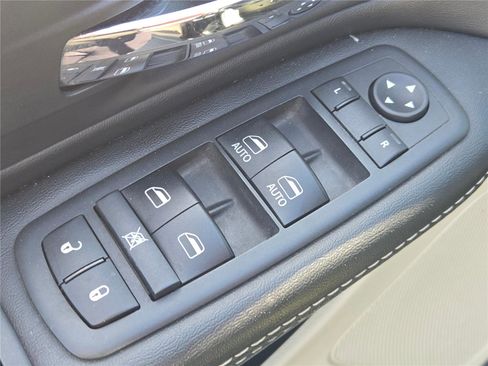 Certified 2019 Dodge Grand Caravan SXT FWD image 24