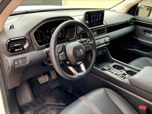 Used 2025 Honda Pilot EX-L image 18