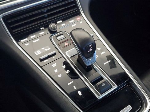 Used 2018 Porsche Panamera 4 image 29