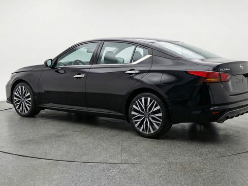 Used 2025 Nissan Altima 2.5 SV FWD image 6