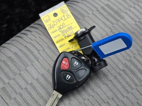 Used 2011 Toyota RAV4 4WD image 32