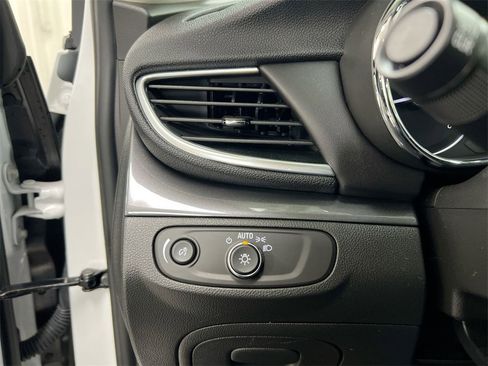 Used 2022 Buick Encore Preferred w/ Safety Package image 17