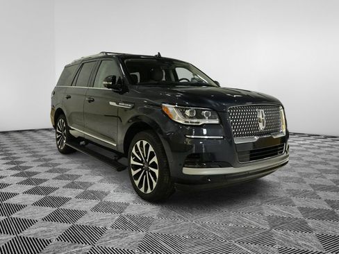 Used 2024 Lincoln Navigator Reserve image 7