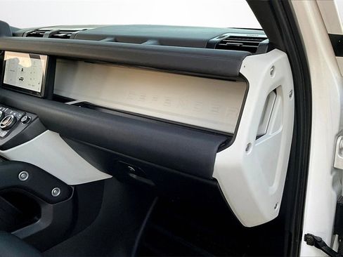 Used 2020 Land Rover Defender 110 SE image 26