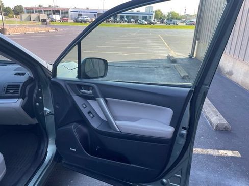 Used 2015 Subaru Forester 2.5i Limited AWD/4WD image 43