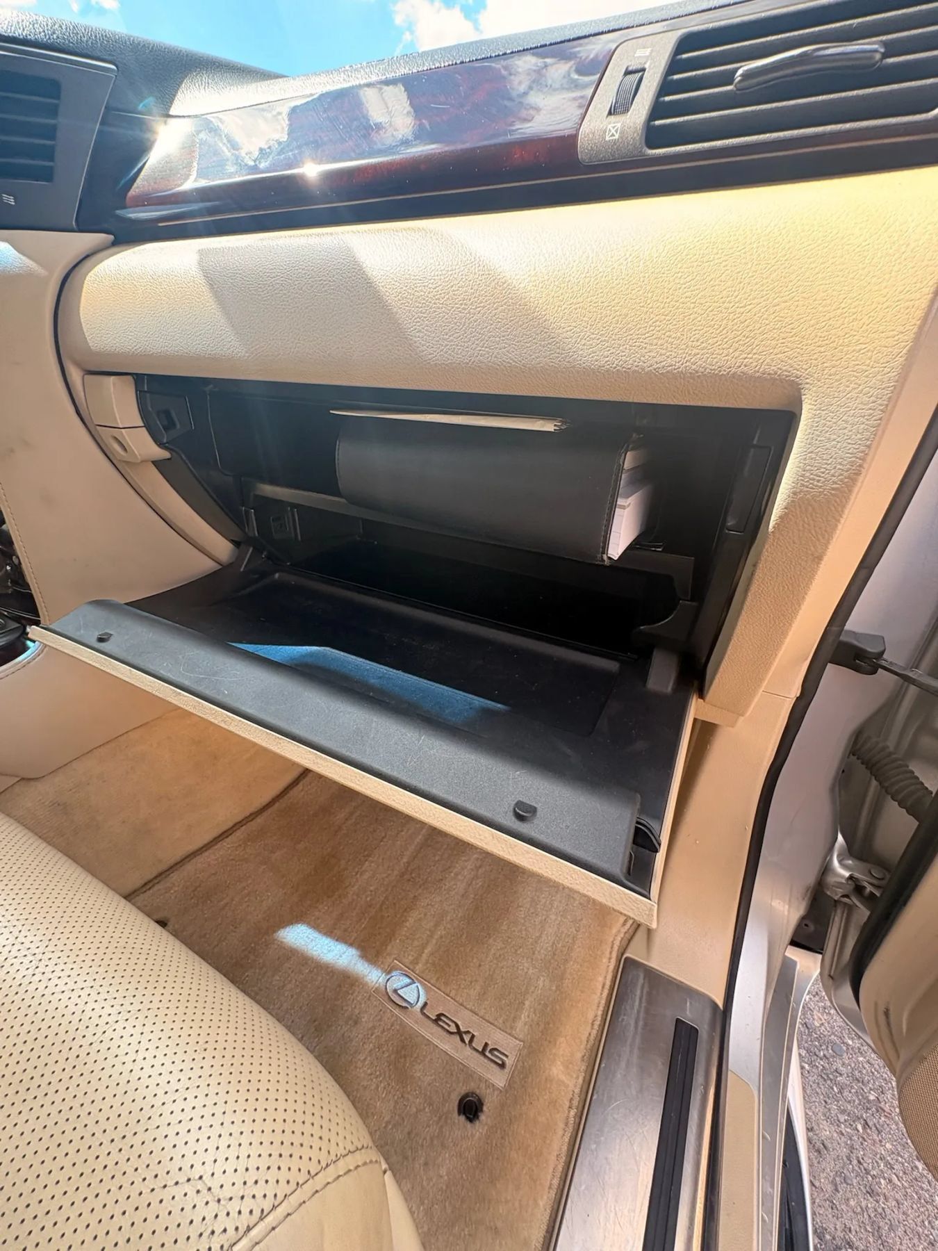 Used 2011 Lexus LX 570 4WD w/ Luxury Pkg image 32