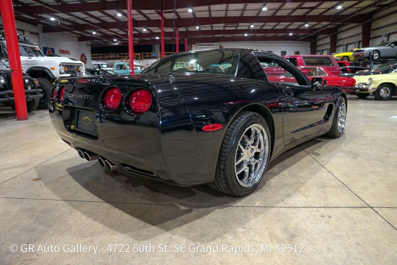 Used 1999 Chevrolet Corvette Coupe RWD image 8