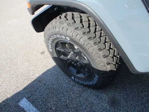 New 2025 Jeep Gladiator Willys image 19