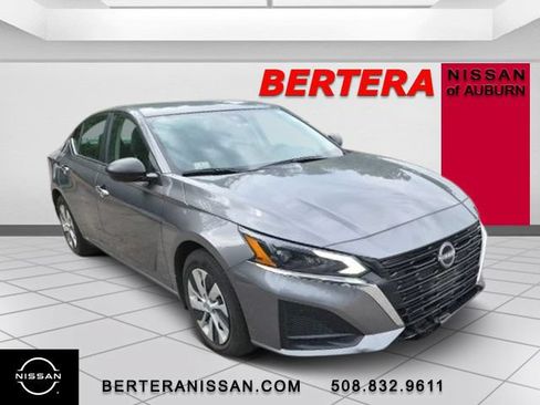 Used 2024 Nissan Altima 2.5 S FWD image 4