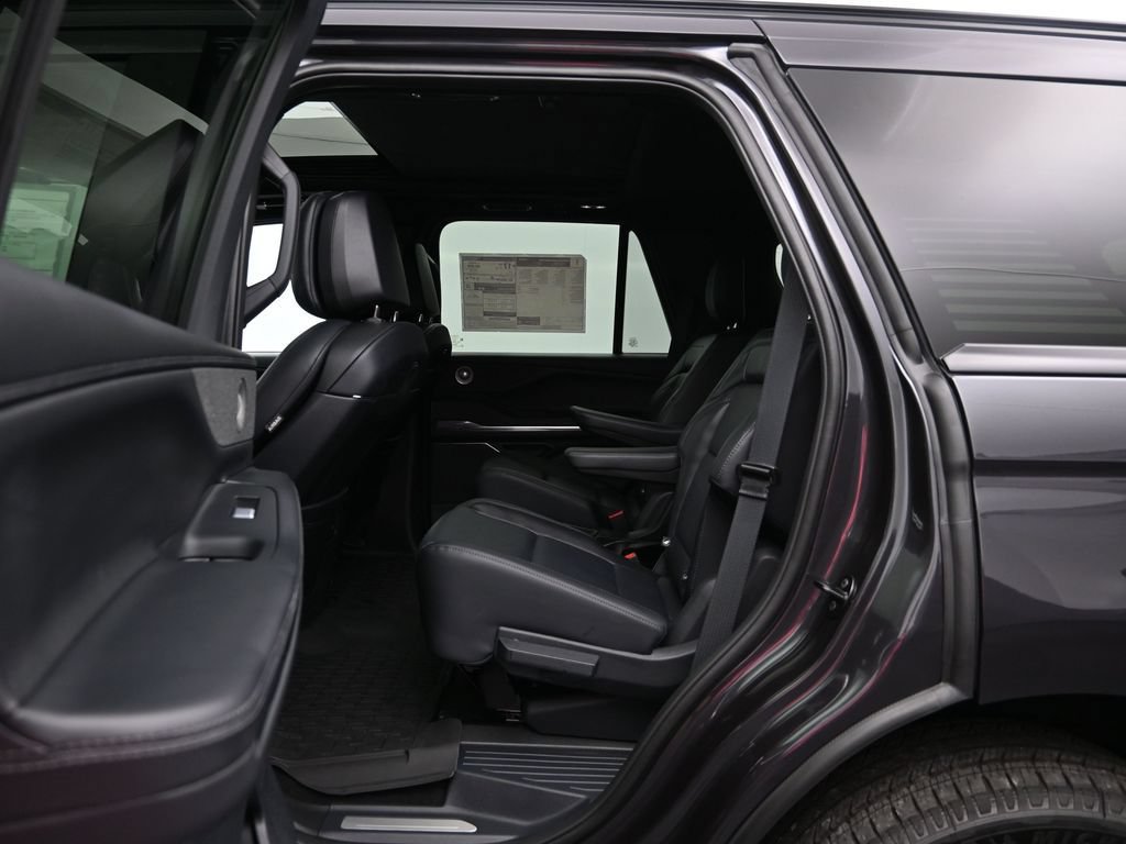 New 2026 Lincoln Navigator Reserve w/ Jet Appearance Package AWD/4WD image 23