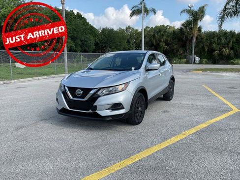 Used 2020 Nissan Rogue Sport S FWD image 2