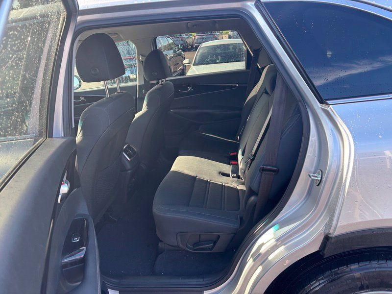 Used 2020 Kia Sorento LX AWD/4WD image 10