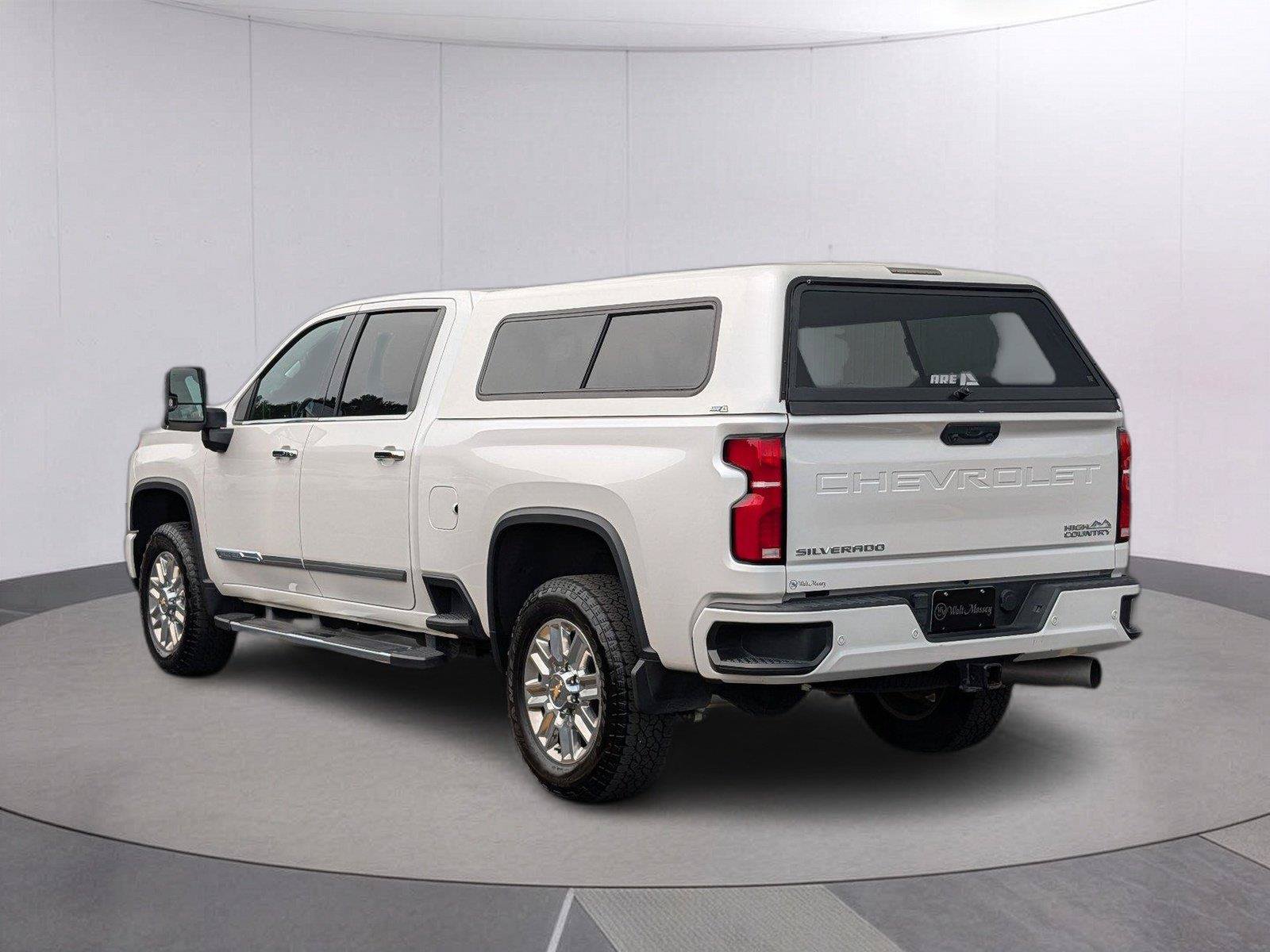 Used 2024 Chevrolet Silverado 2500 High Country AWD/4WD image 3