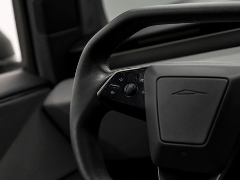 Used 2024 Tesla Cybertruck AWD Crew Cab image 18