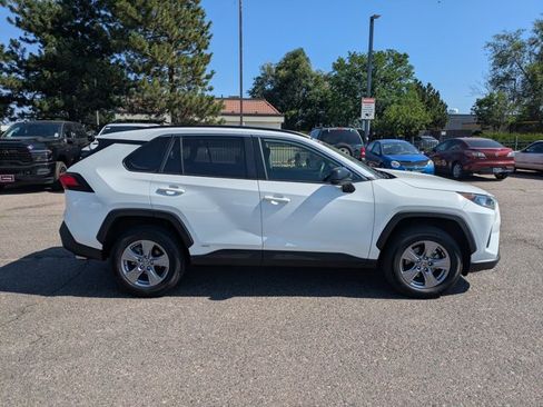 Used 2022 Toyota RAV4 LE AWD/4WD image 4