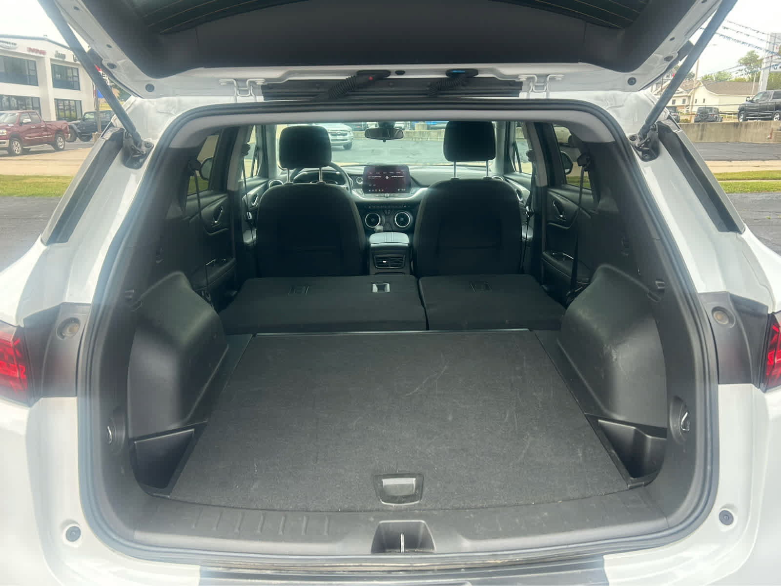 Used 2025 Chevrolet Blazer LT FWD image 6