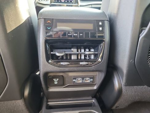 Certified 2022 Jeep Grand Cherokee L Laredo w/ Luxury Tech Group I RWD image 18